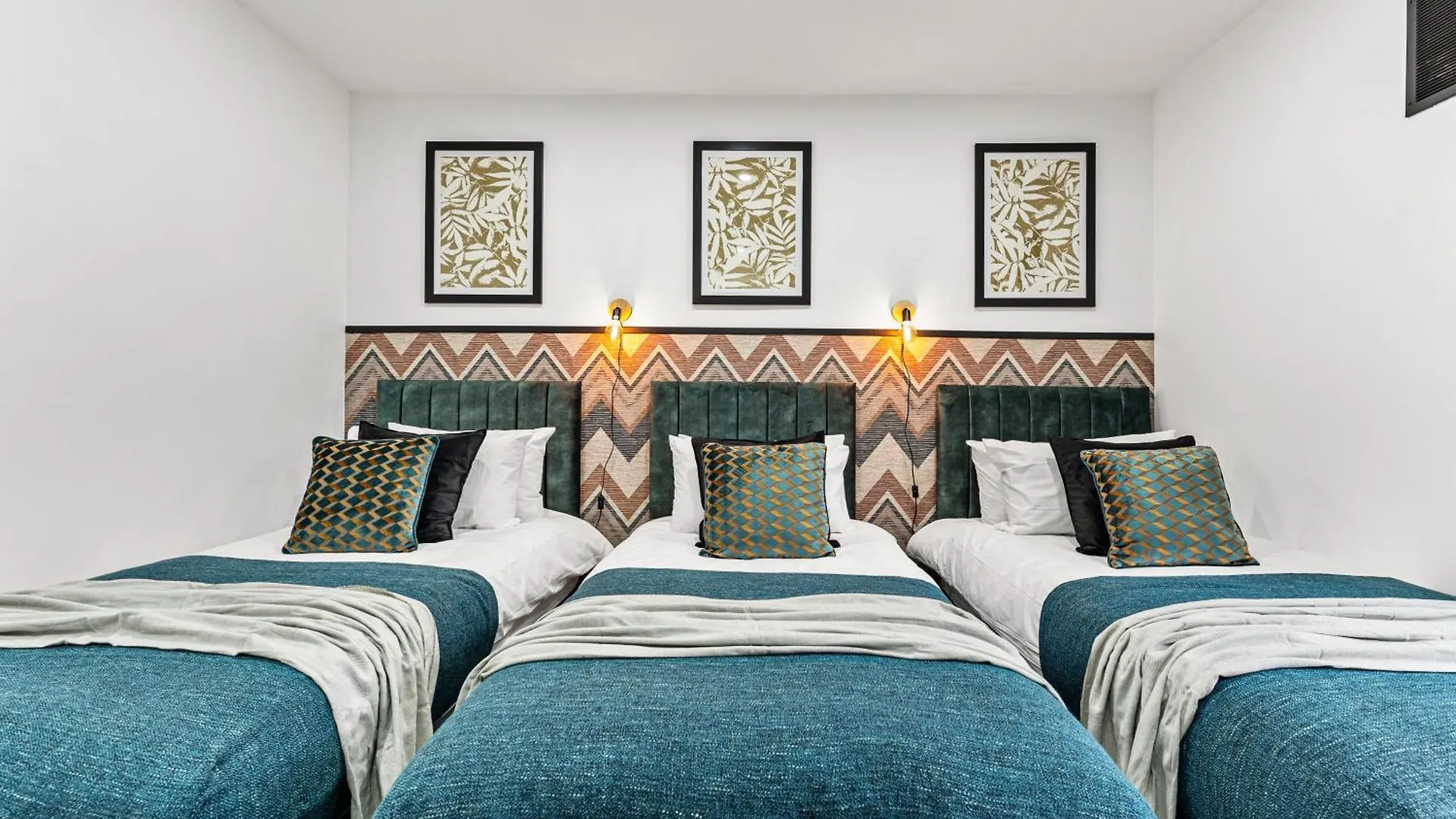 Stylish Designer 4 Bed - Parking - Sleeps 13 Villa Leeds  0*, Leeds (West Yorkshire) United Kingdom