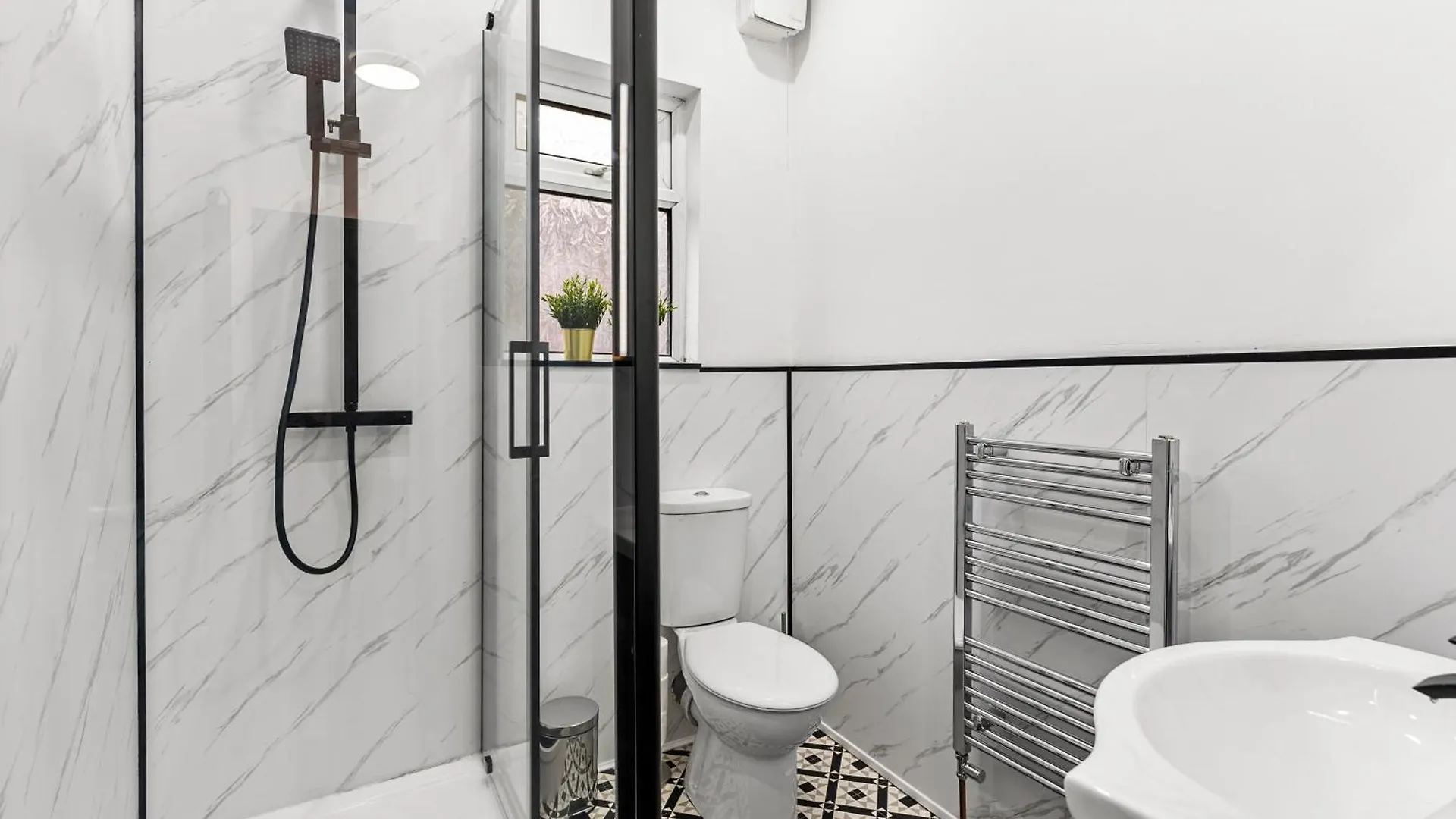 Stylish Designer 4 Bed - Parking - Sleeps 13 Villa Leeds  0*, Leeds (West Yorkshire) United Kingdom