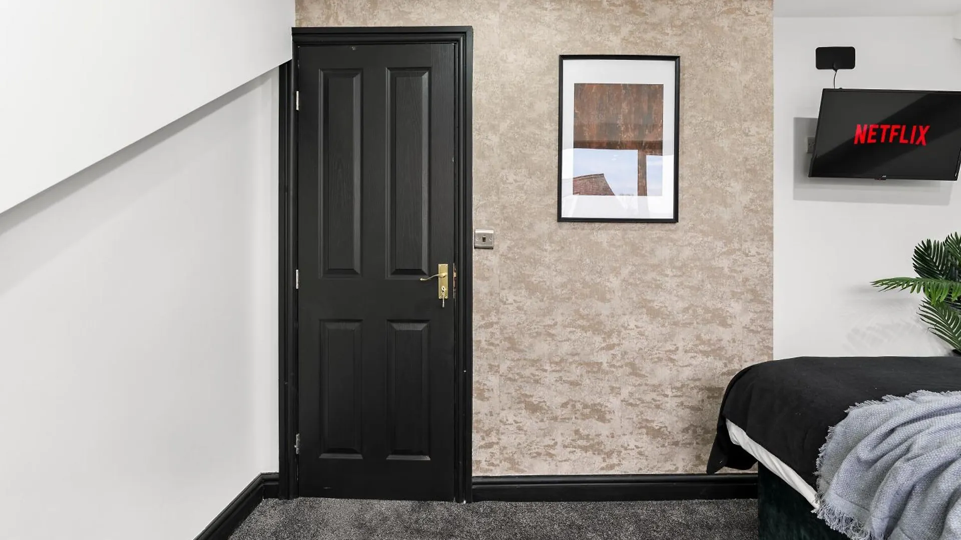 Stylish Designer 4 Bed - Parking - Sleeps 13 Villa Leeds  Leeds (West Yorkshire)