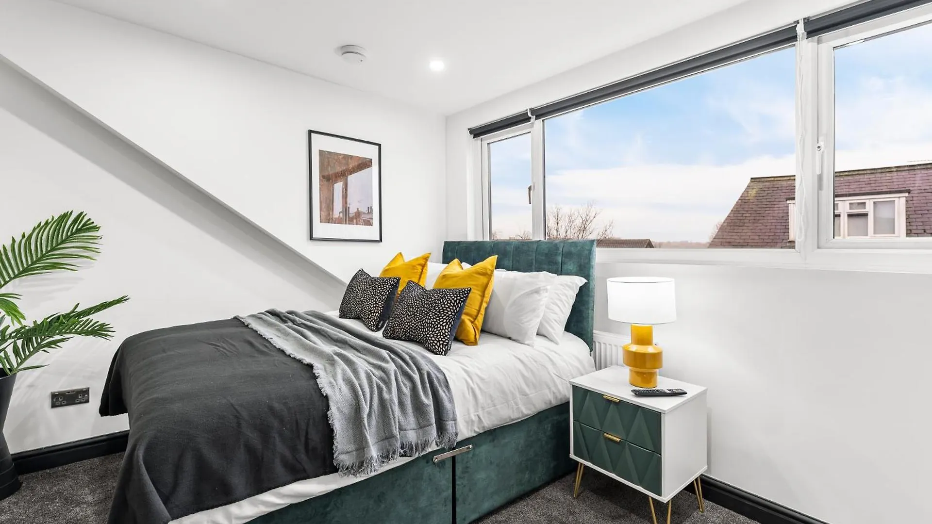 Holiday home Stylish Designer 4 Bed - Parking - Sleeps 13 Villa Leeds