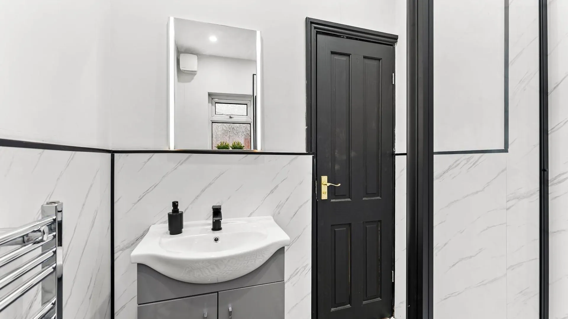 Stylish Designer 4 Bed - Parking - Sleeps 13 Villa Leeds  0*, Leeds (West Yorkshire) United Kingdom