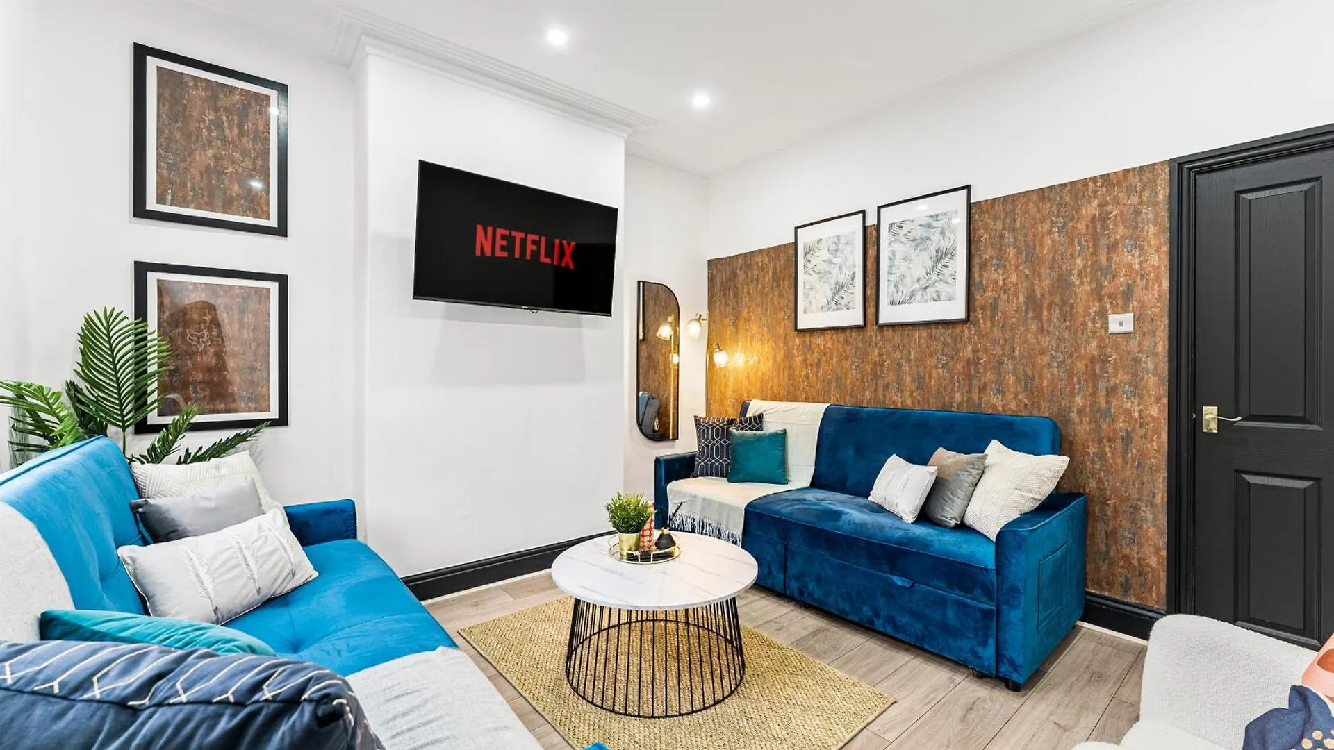 Stylish Designer 4 Bed - Parking - Sleeps 13 Villa Leeds