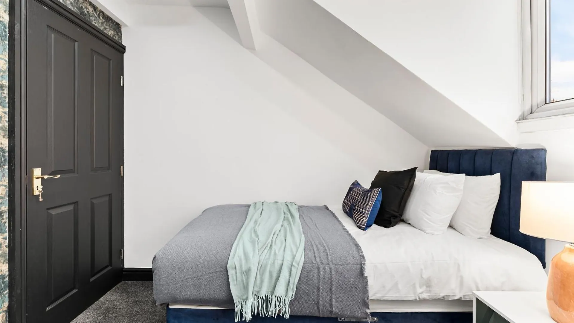 Vila Stylish Designer 4 Bed - Parking - Sleeps 13 Leeds  0*, Leeds (West Yorkshire) Velká Británie